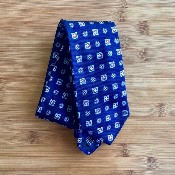 NWT Brooks Brothers Blue Medallion 100% Silk Mens Necktie Preppy Career USA - Picture 8 of 8